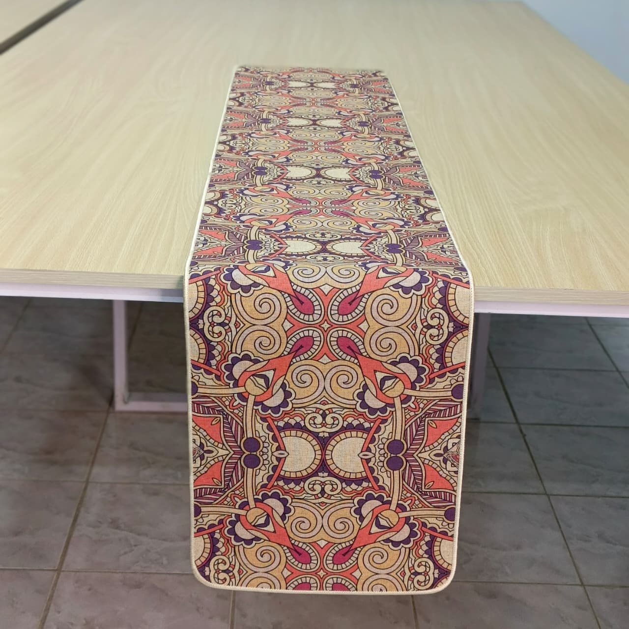 I3TL3 Luxe Grip Table Runner - Image 1